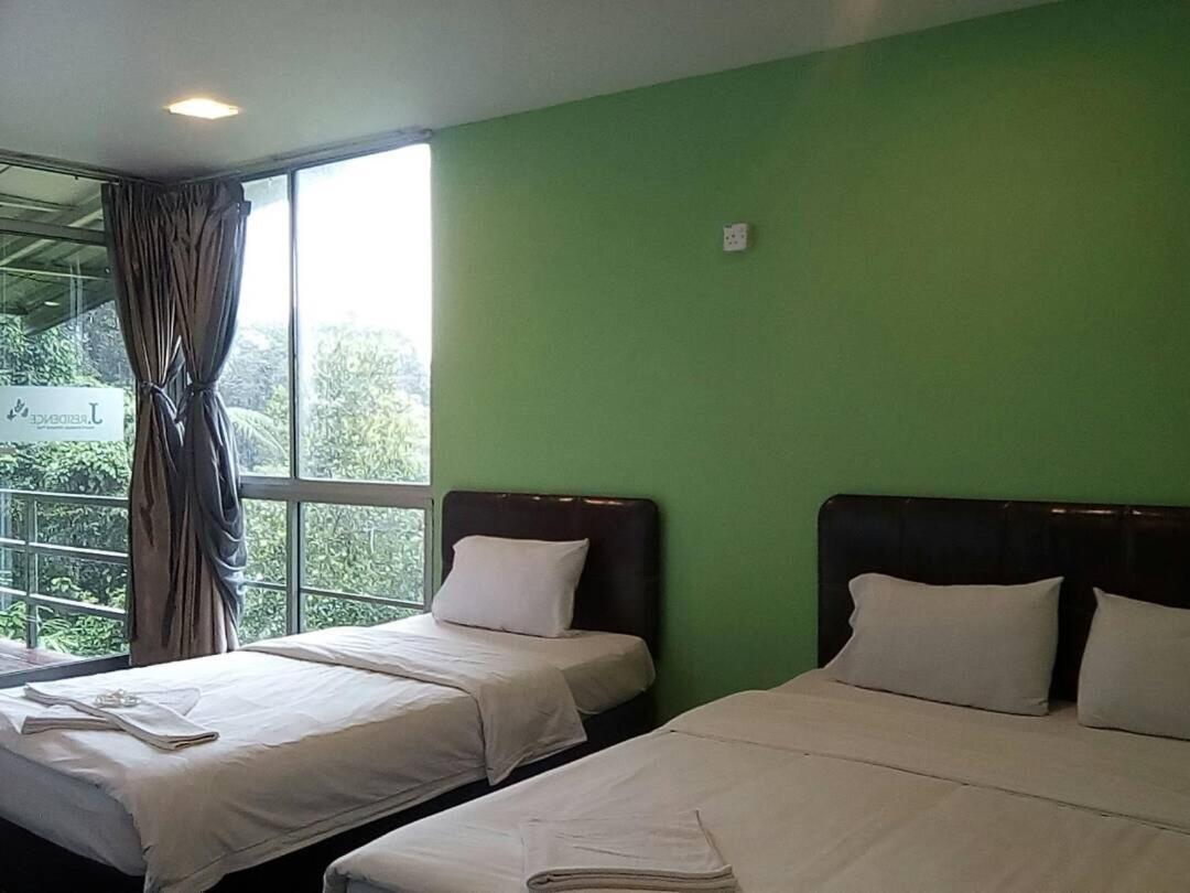 J Residence Kampong Kundassan Екстериор снимка